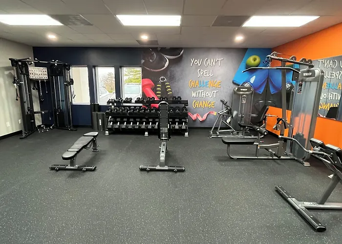 Orangewood Inn & Suites Kansas City Airport
