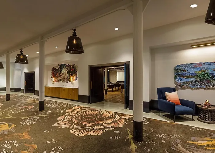 Crossroads Hotel